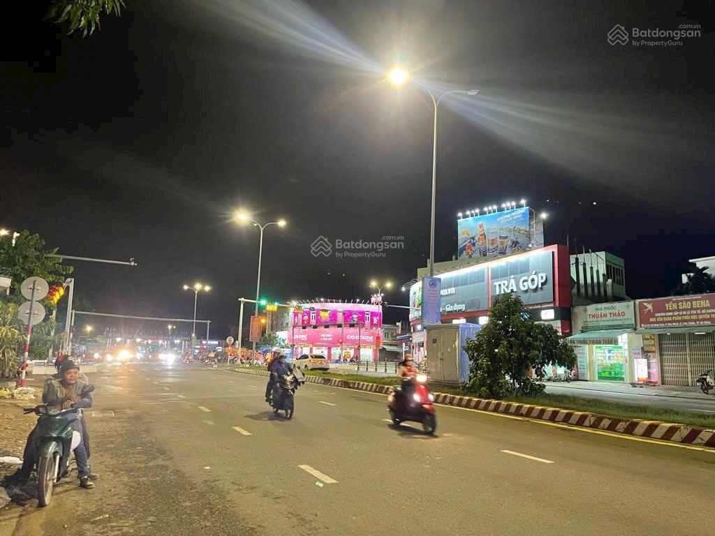 Mặt tiền đường nam trân 240m2 ( 10x 24 ) đường 33m ngay trung tâm bến xe đà nẵng