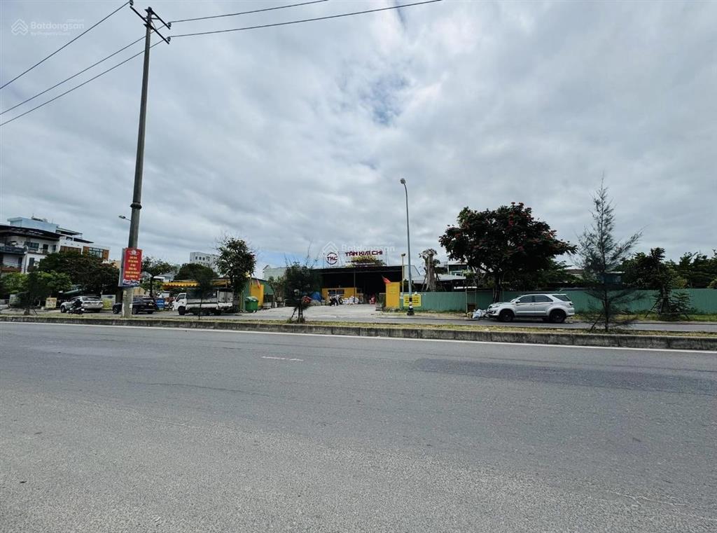 Mặt tiền đường nam trân 240m2 ( 10x 24 ) đường 33m ngay trung tâm bến xe đà nẵng