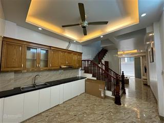 Nhà riêng cù chính lan, ô tô đỗ cửa, 1 phút ra phố, lô góc 2 thoáng, ngõ thông tứ tung 42m2*5t