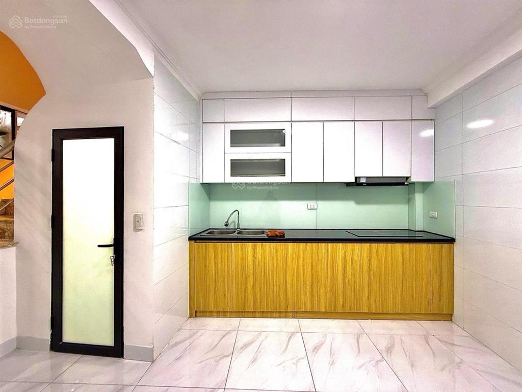 Nhà riêng phố khương trung quận thanh xuân 1 ra ô tô, ngõ ba gác đi, 2 thoáng, full nội thất, 37m2