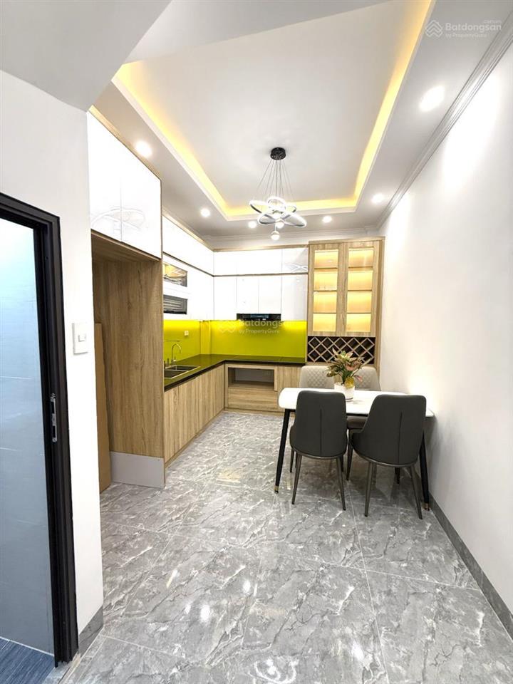 Nhà riêng phố khương đình quận thanh xuân gần ô tô, 5 phút đến royal city, ngõ to ba gác đi thông
