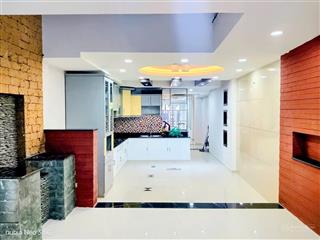 Cần gấp nhà ngay đầm sen quận 11