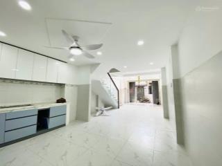 Nhà 3 tầng mới tinh ngay chợ thủ đức, hoàn công chuẩn, ô tô ngủ ngon trong nhà 6.5 tỷ