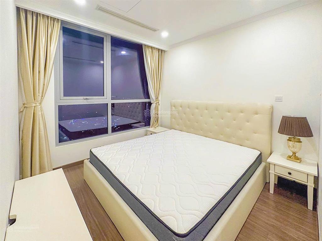Căn hộ bán tại vinhomes central park tầng cao thuộc landmark plus gồm 2 phòng ngủ diện tích 82,1m2