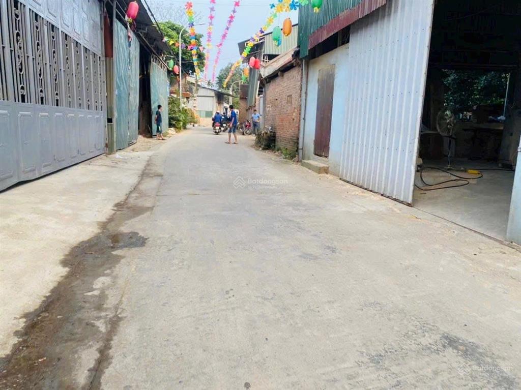 Bác tôi bán lô đất sát đường liên xã gần đại lộ thăng long ở đồng trúc để lo việc cho con 2,56ty