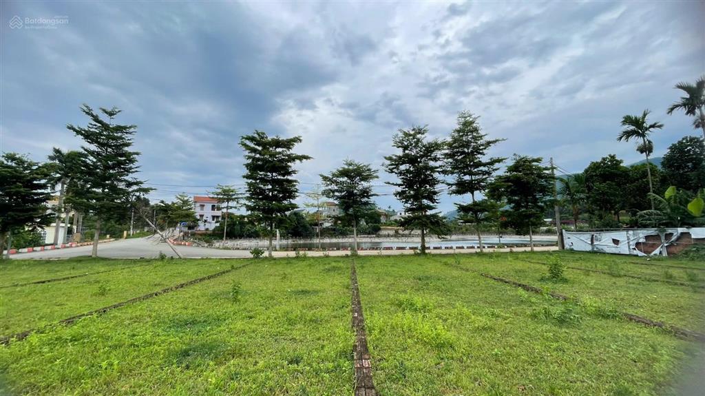 Do làm ăn thua lỗ nên vợ chồng em cần bán nhanh mảnh đất góc 2 mt ở hà nội 113m2 sẵn sổ 1,99ty