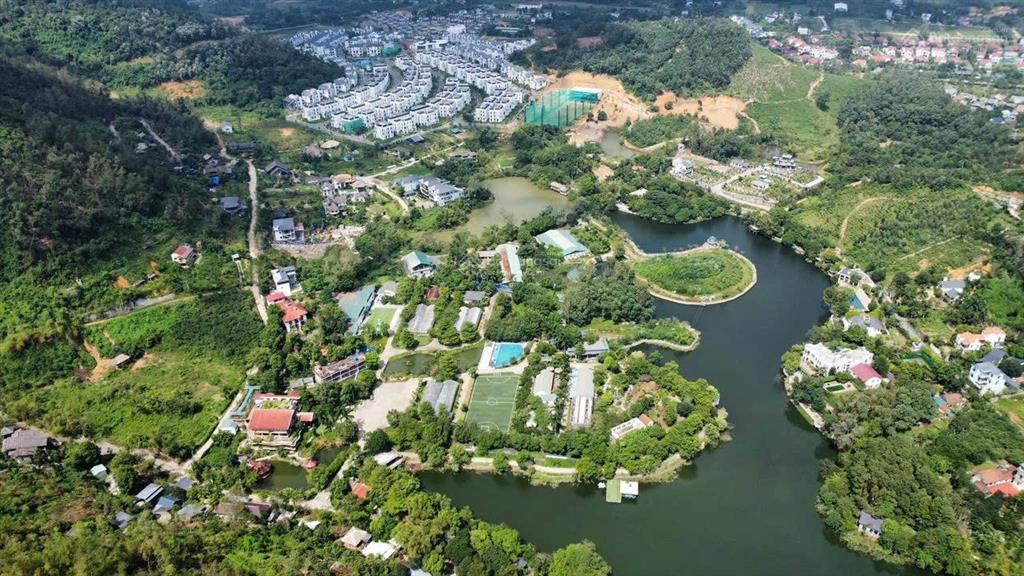 Chuyển công tác tôi bán lô góc biệt thự ba mặt tiền view hồ tt đô thị gần vành đai 5 3,5 tỷ