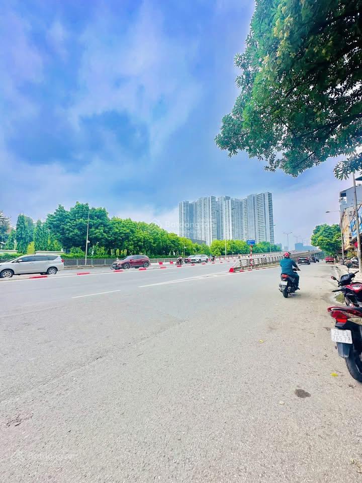 Bán nhà miếu đầm nam từ liêm 144m2 diện tích mặt tiền 8,1m ô tô đậu cửa kinh doanh  0916 471 ***