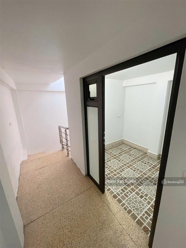 Bán nhà 30m2 x 5 tầng dân xây ,đầy đủ nội thất ,về ở luôn, gần kdt mới lumi hà nội ,giá 5.65 tỷ.