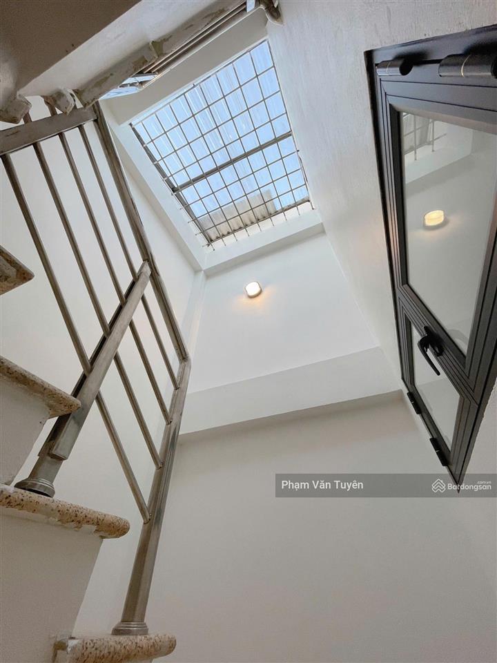 Bán nhà 30m2 x 5 tầng dân xây ,đầy đủ nội thất ,về ở luôn, gần kdt mới lumi hà nội ,giá 5.65 tỷ.