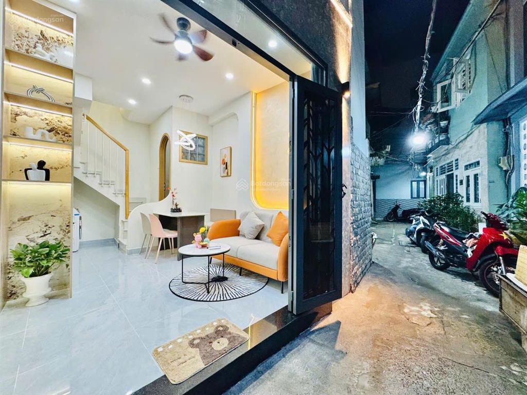 Bán nhà mới 100%  xvnt gần hàng xanh  khu d2  làng đại học  chỉ 3.68 tỷ