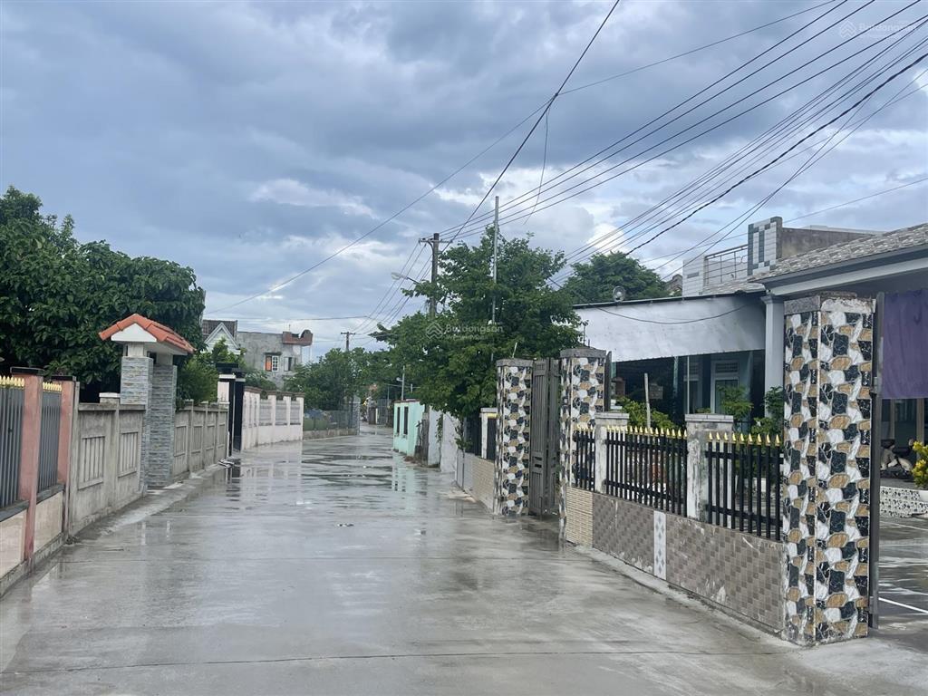 Chào bán 324m2 full đất ở cộng thêm 36m2 ngoài sổ, ngang 6m đường thông