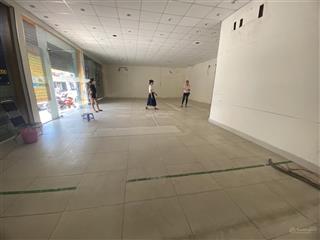 Cho thuê nhà khu chợ hàn ngang 15 m, trung tâm tp