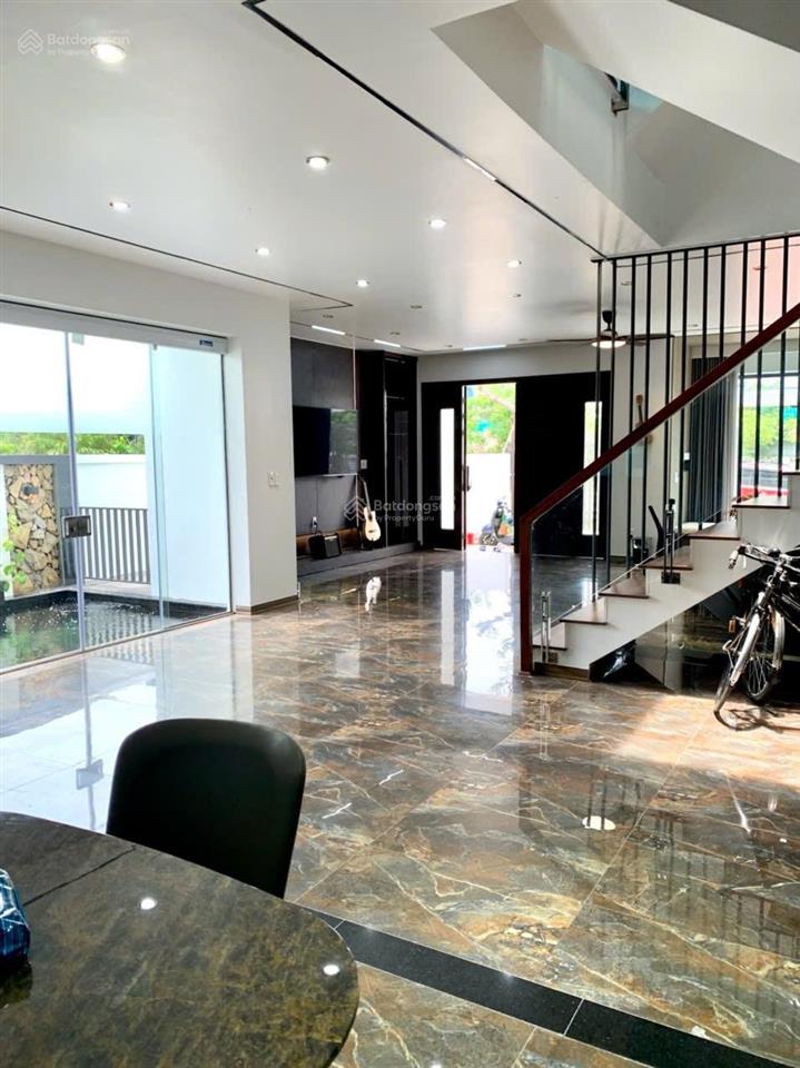 Chuyển nhượng căn bt 180m2 3 tầng full nội thất kbt mê linh, anh dũng, giá tt.  0975 015 ***