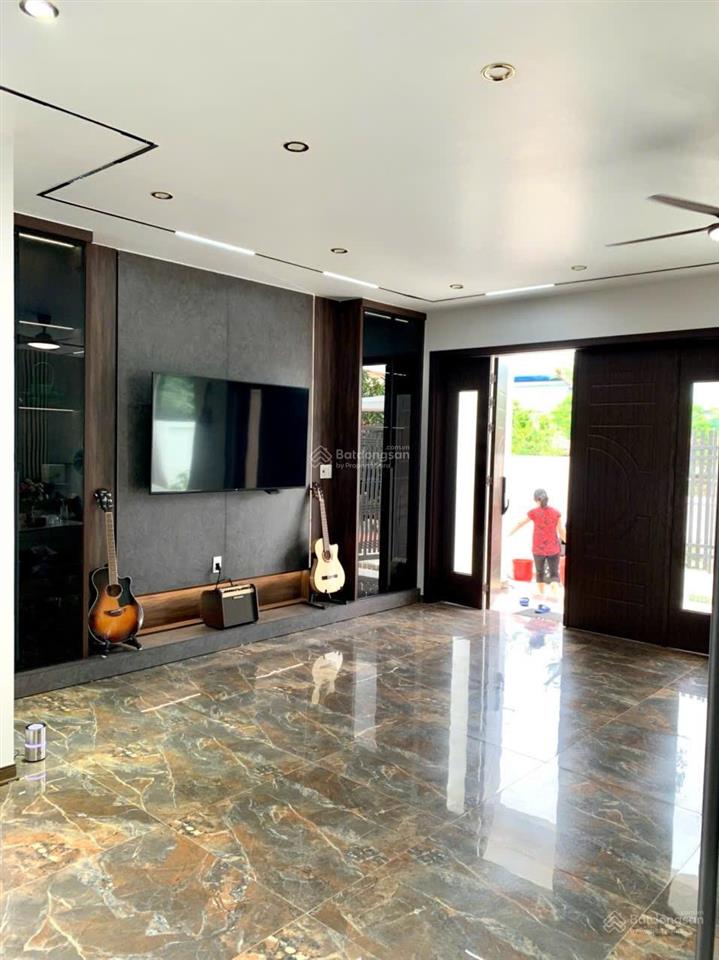 Chuyển nhượng căn bt 180m2 3 tầng full nội thất kbt mê linh, anh dũng, giá tt.  0975 015 ***