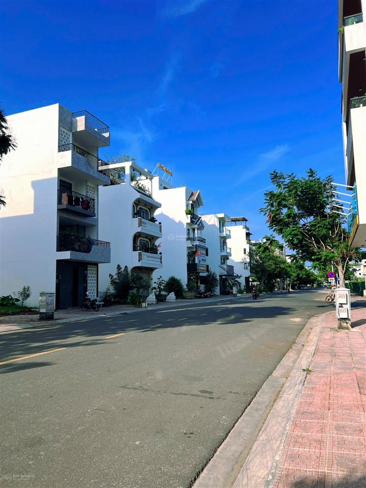 Hàng hiếmđất 3 mặt tiền và mặt view sông&cầu quán trườnglợi nhuận caokinh doanh có dòng tiền tốt