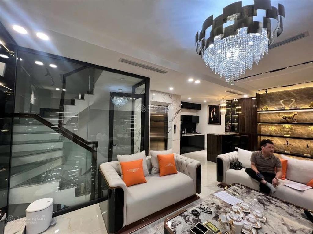 Cự hiếm, nhà phân lô đường cầu giấy, hai thoáng, thang máy, thông sàn, gara, kinh doanh, 63m2x8t