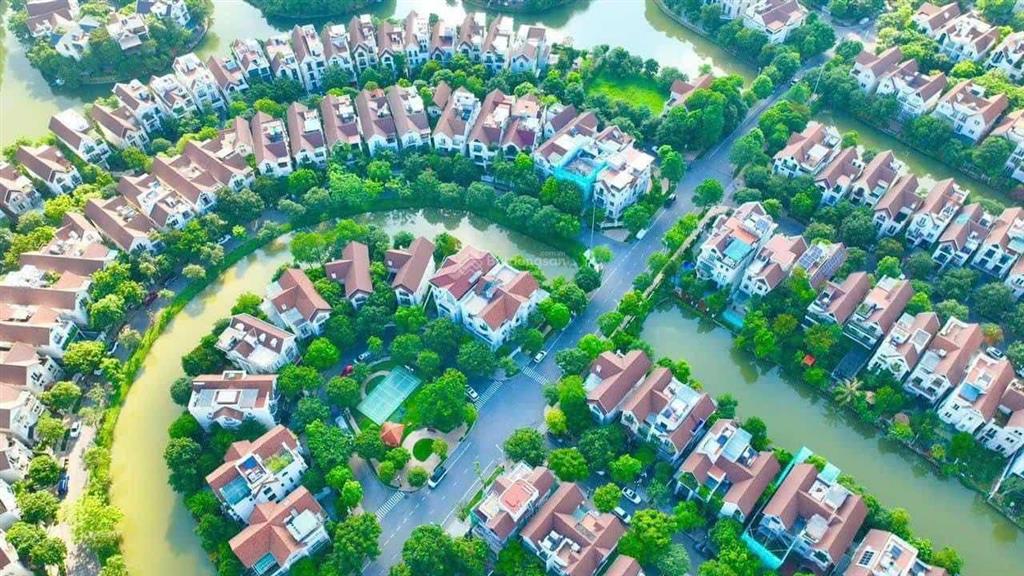 Bán bt hoa phượng. 178m2. đn, mặt tiền 10m, sông trước nhà, hoàn thiện đẹp, thang máy, giá 55 tỷ