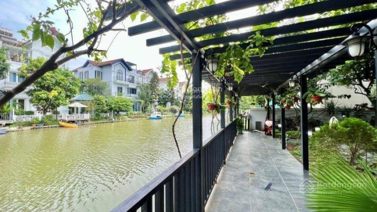 Bán bt hoa phượng. 178m2. đn, mặt tiền 10m, sông trước nhà, hoàn thiện đẹp, thang máy, giá 55 tỷ