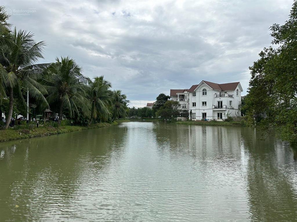 Bán bt hoa phượng. 178m2. đn, mặt tiền 10m, sông trước nhà, hoàn thiện đẹp, thang máy, giá 55 tỷ