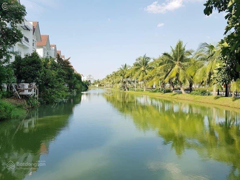 Bán bt hoa phượng. 178m2. đn, mặt tiền 10m, sông trước nhà, hoàn thiện đẹp, thang máy, giá 55 tỷ