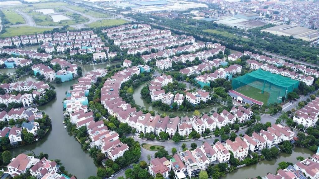 Bán bt hoa phượng. 178m2. đn, mặt tiền 10m, sông trước nhà, hoàn thiện đẹp, thang máy, giá 55 tỷ