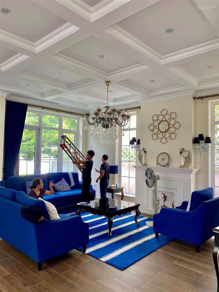 Bán bt hoa phượng. 178m2. đn, mặt tiền 10m, sông trước nhà, hoàn thiện đẹp, thang máy, giá 55 tỷ