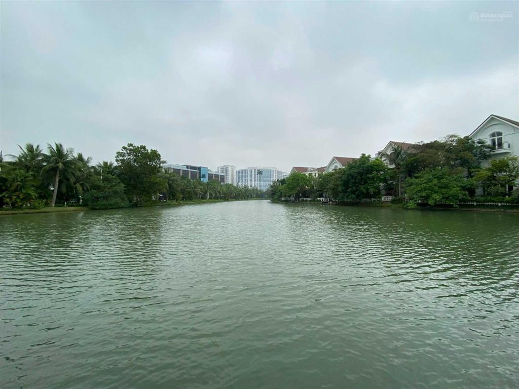 Bán đơn lập bằng lăng 02  07. đn, 495m2, nhà thô. đất vuông, gần ngã ba sông rộng, giá 175 tỷ