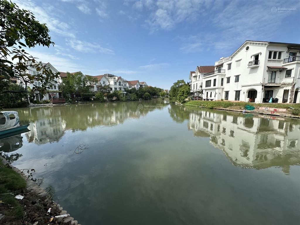 Chuẩn bán lô góc vip hoa phượng 03, 348m, đn  tn, nội thất luxury. sông nội khu, giáp đường lớn.