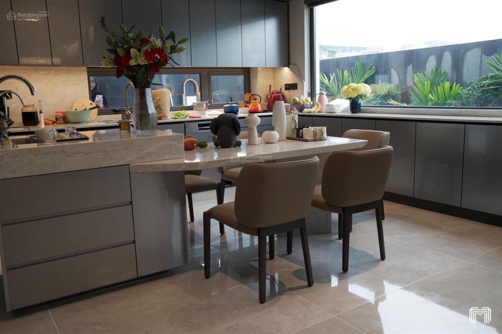 Chính chủ tôi bán lại s lập anh đào, 168m2, nội thất đẹp. thông sàn tâng 1, mặt tiền 10m, giá 49 tỷ