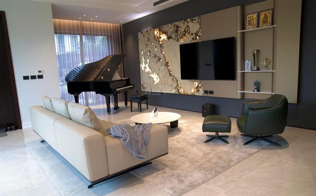 Chính chủ tôi bán lại s lập anh đào, 168m2, nội thất đẹp. thông sàn tâng 1, mặt tiền 10m, giá 49 tỷ