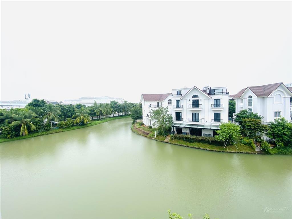 Bán hoa phượng 0439 40 41 siêu vip cạnh almaz, 1300m2 đất, hướng đn view hồ rộng miên man, 335 tỷ