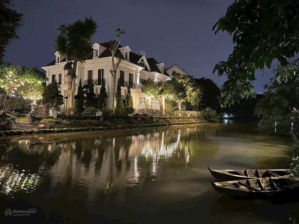 Bán bt hoa lan 1 đối diện almaz, gần công viên. 251m2. mặt tiền 11m, trung tâm chính kdt riverside