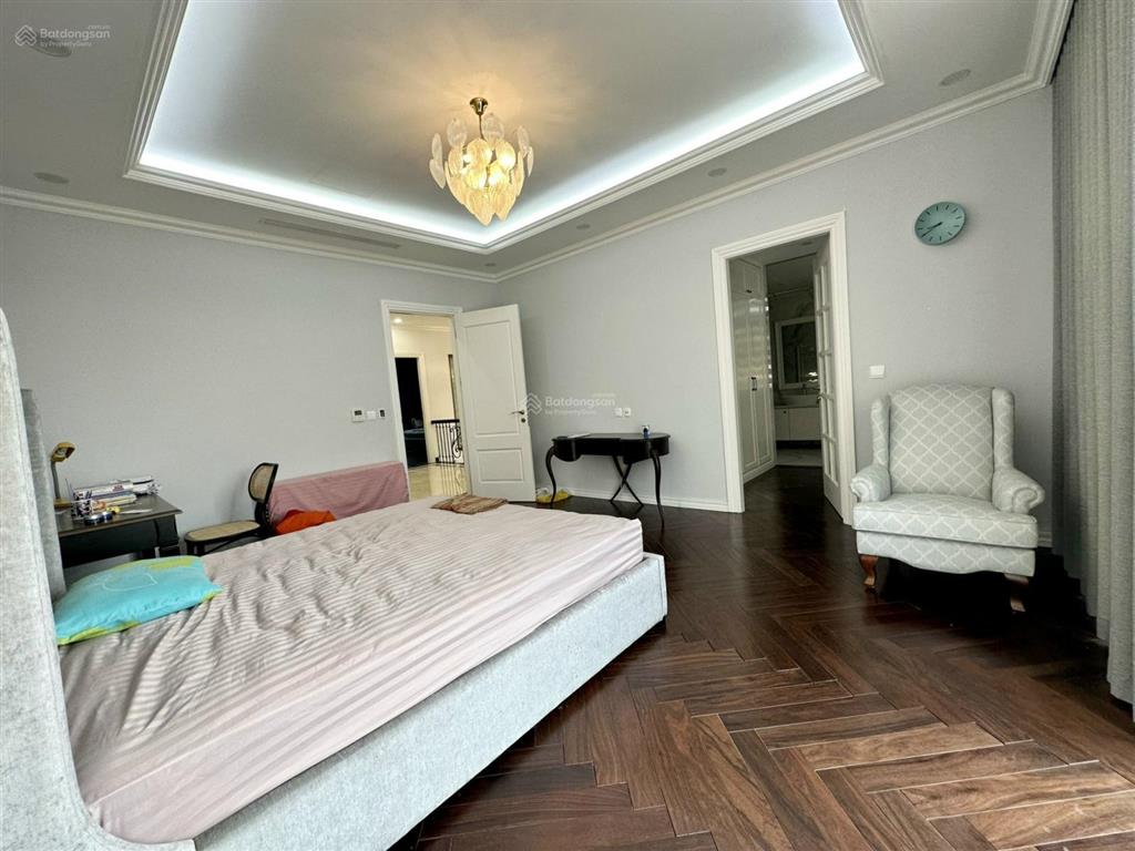 Bán bt góc nguyệt quế 1639,41. 600m2, giáp đường to. liền sông, hoàn thiện đẹp, gần hồ. 175 tỷ