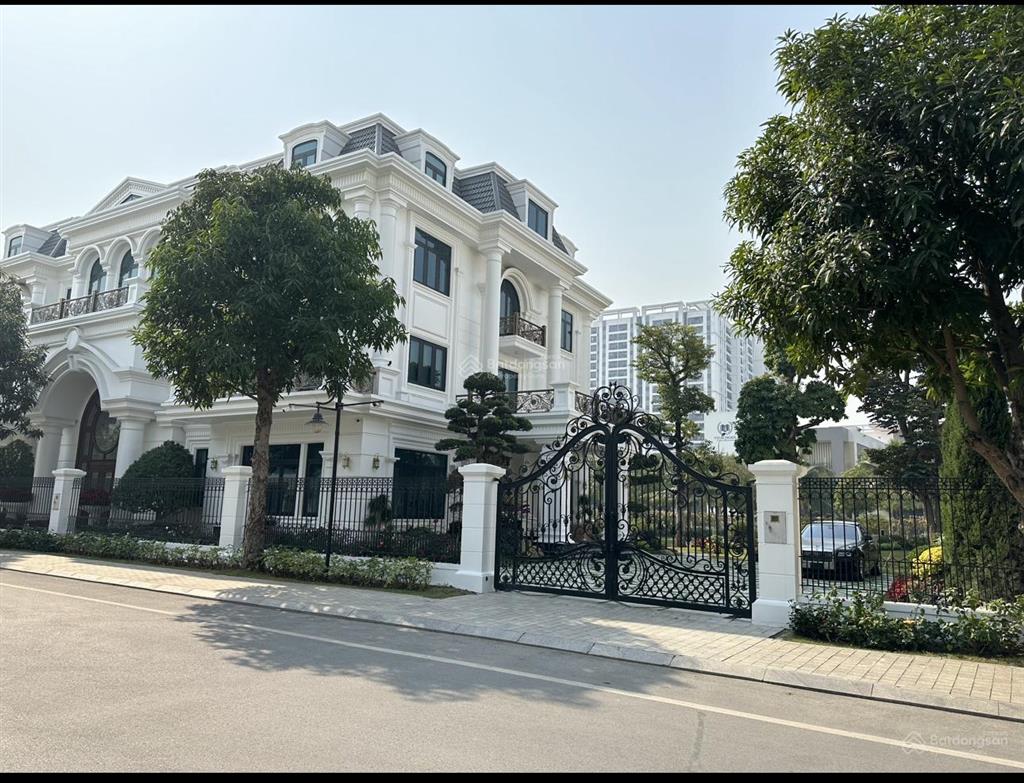 Bán bt góc nguyệt quế 1639,41. 600m2, giáp đường to. liền sông, hoàn thiện đẹp, gần hồ. 175 tỷ
