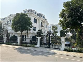 Bán bt góc nguyệt quế 1542 500m2 full đồ. view đường lớn. hàng xóm dinh thự 1000m. gần hồ. 123 tỷ