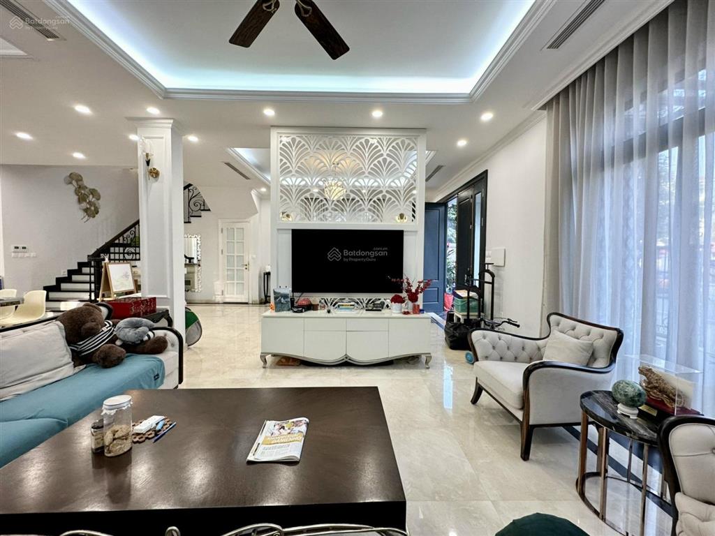 Bán bt góc nguyệt quế 1639,41. 600m2, giáp đường to. liền sông, hoàn thiện đẹp, gần hồ. 175 tỷ