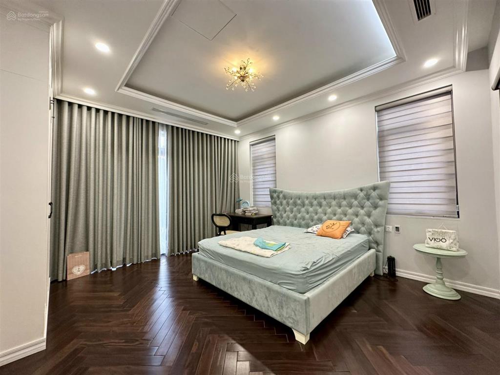 Bán bt góc nguyệt quế 1639,41. 600m2, giáp đường to. liền sông, hoàn thiện đẹp, gần hồ. 175 tỷ