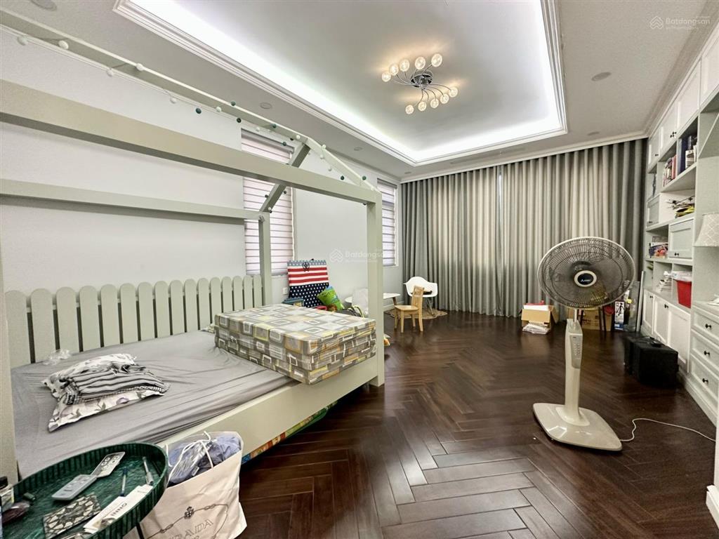Bán bt góc nguyệt quế 1639,41. 600m2, giáp đường to. liền sông, hoàn thiện đẹp, gần hồ. 175 tỷ