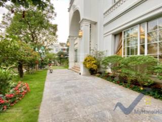 Chuyển nhượng đl góc hoa sữa, view hai mặt sông rộng, 416m2, nội thất sang trọng, tỉ mỉ về ở luôn