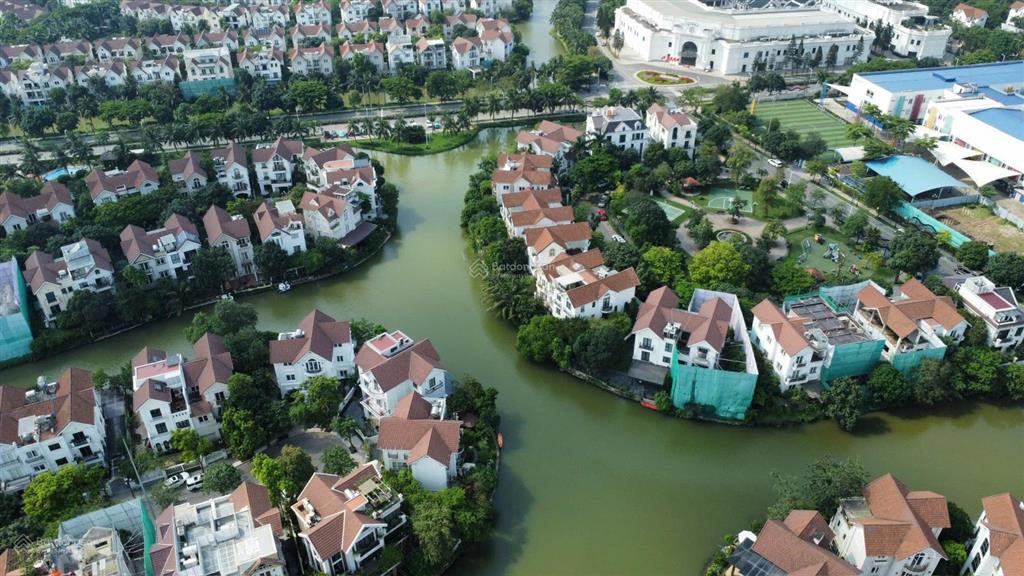 Bán s lập hoa phượng 405, 230m ngã ba sông almaz, nội thất luxury, chỉ vài bước ra almaz, vincom.