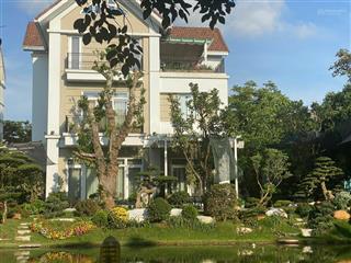 Bán lô góc hoa sữa 525, 350m, mặt tiền rộng, ht ful nội thất, nhánh sông rông sau nhà, 120 tỷ