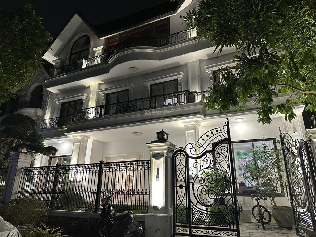 Bán cặp song lập hoa phượng 8  06,07. 510m xd 240m2. mặt tiền 20m, sông rộng, view đường chính 22m