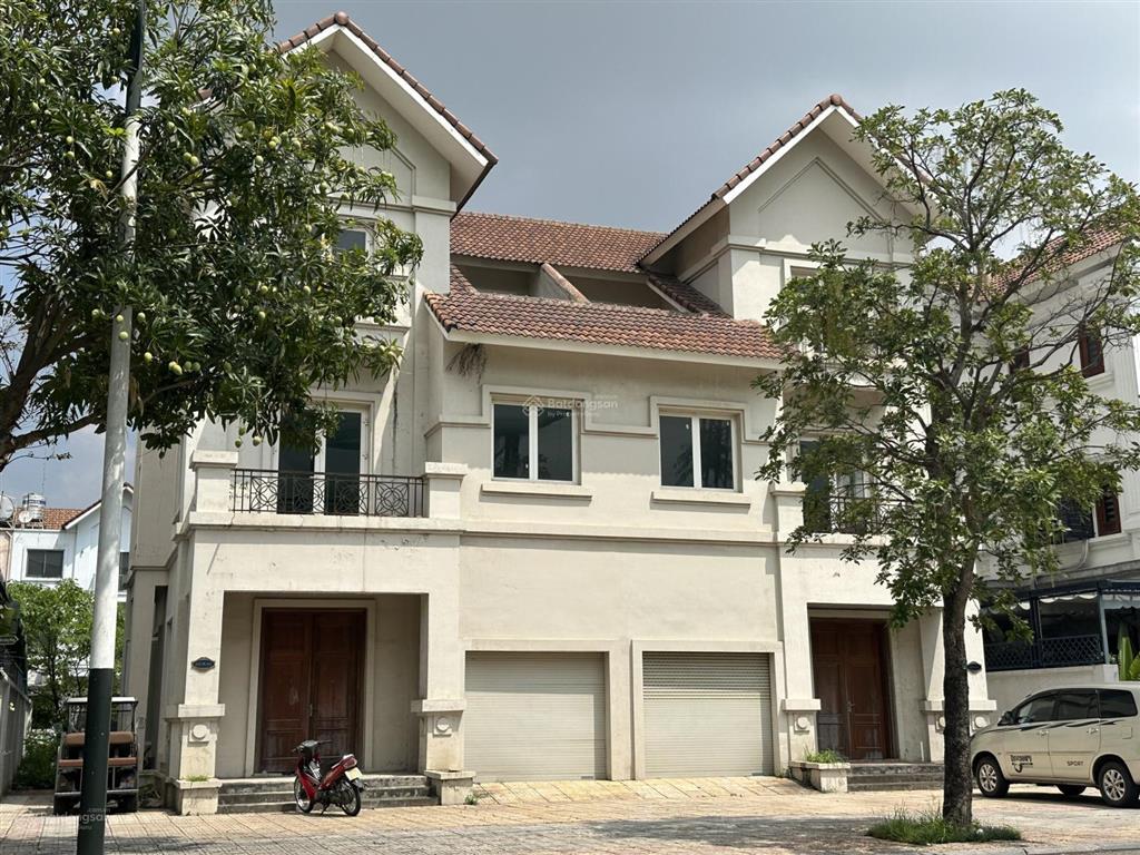 Bán cặp song lập hoa phượng 8  06,07. 510m xd 240m2. mặt tiền 20m, sông rộng, view đường chính 22m
