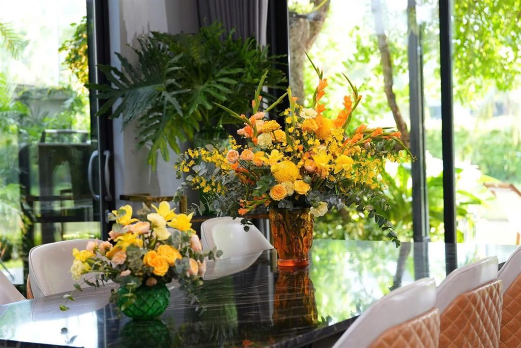 Bán biệt thự hoa phượng, 275m2,tb. đường to 4 làn xe, sông rộng, hoàn thiện full đồ. giá 84 tỷ