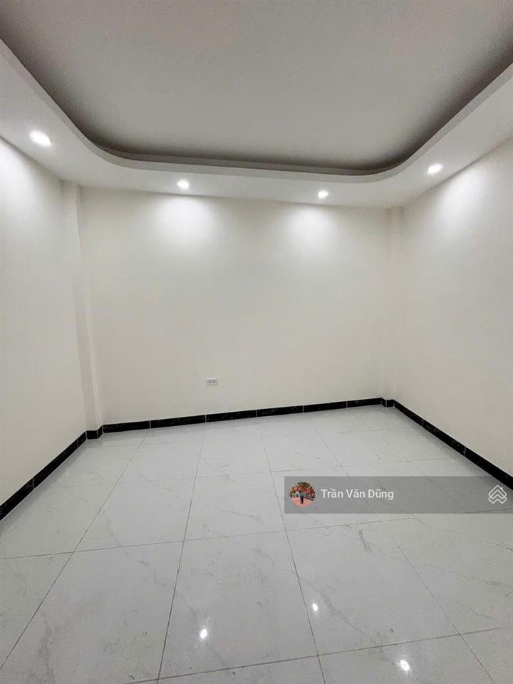 Bán nhà 33m, 5 tầng 6 phòng ngủ ,2 sân chơi tại lai xá, hoài đức, giáp chợ lai xá