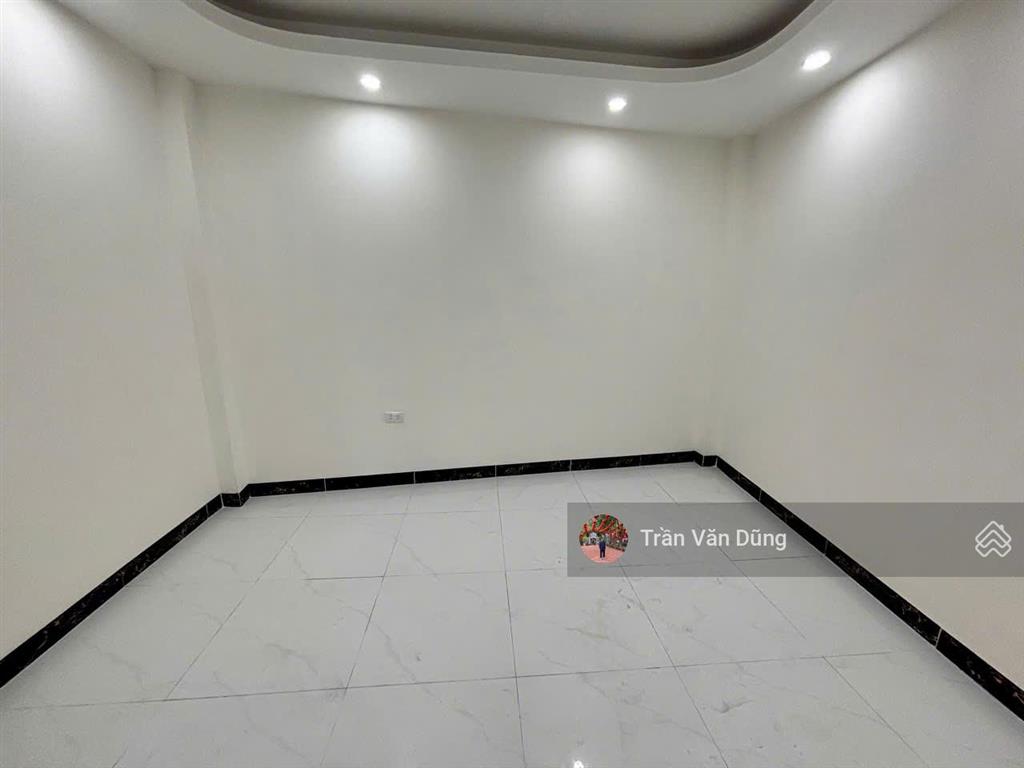 Bán nhà 33m, 5 tầng 6 phòng ngủ ,2 sân chơi tại lai xá, hoài đức, giáp chợ lai xá