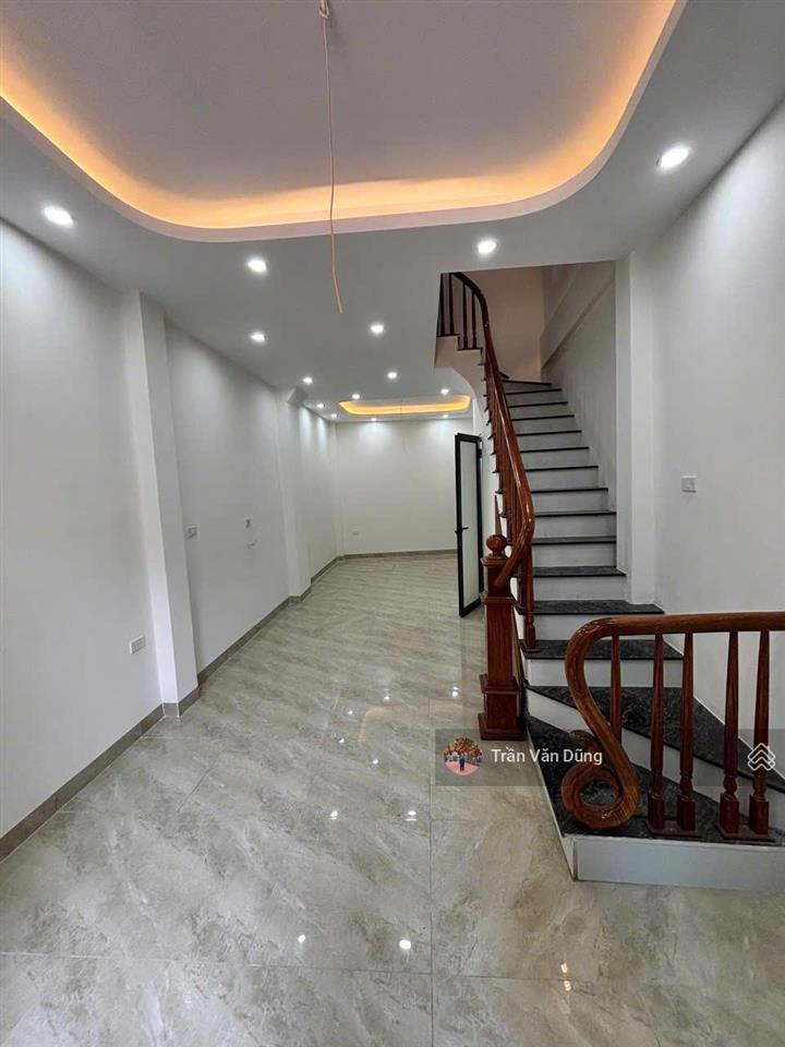 Bán nhà 33m, 5 tầng 6 phòng ngủ ,2 sân chơi tại lai xá, hoài đức, giáp chợ lai xá