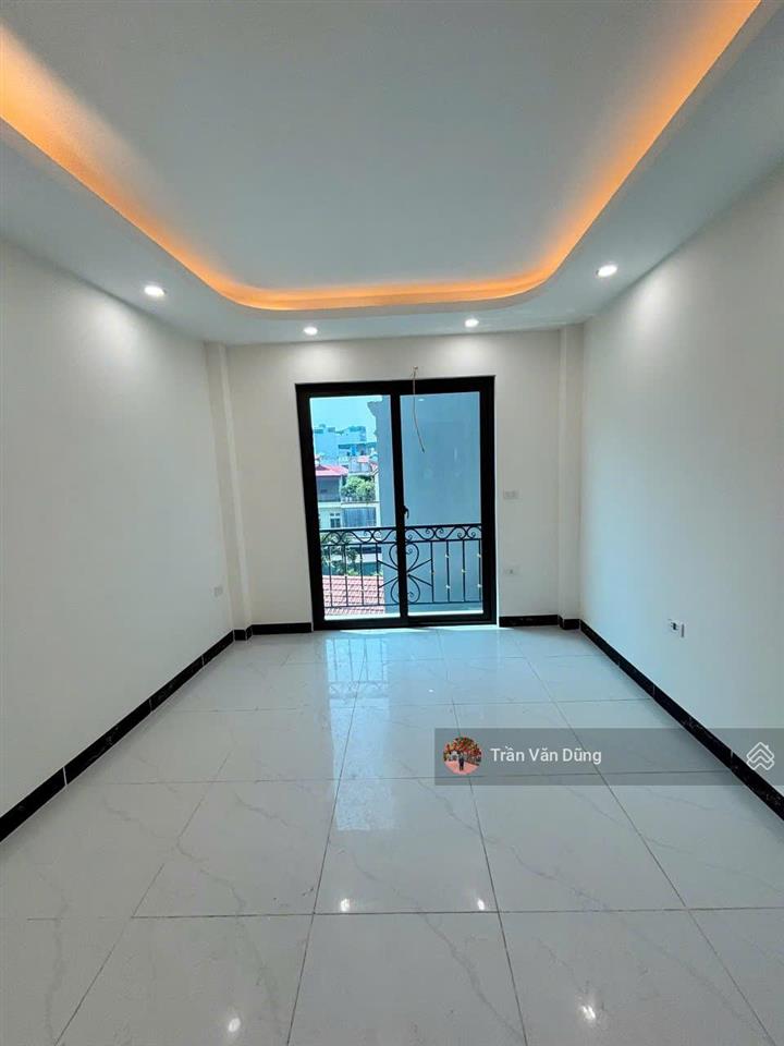 Bán nhà 33m, 5 tầng 6 phòng ngủ ,2 sân chơi tại lai xá, hoài đức, giáp chợ lai xá