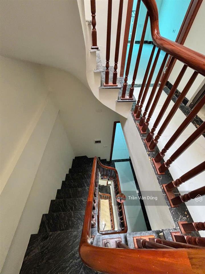 Bán nhà 33m, 5 tầng 6 phòng ngủ ,2 sân chơi tại lai xá, hoài đức, giáp chợ lai xá